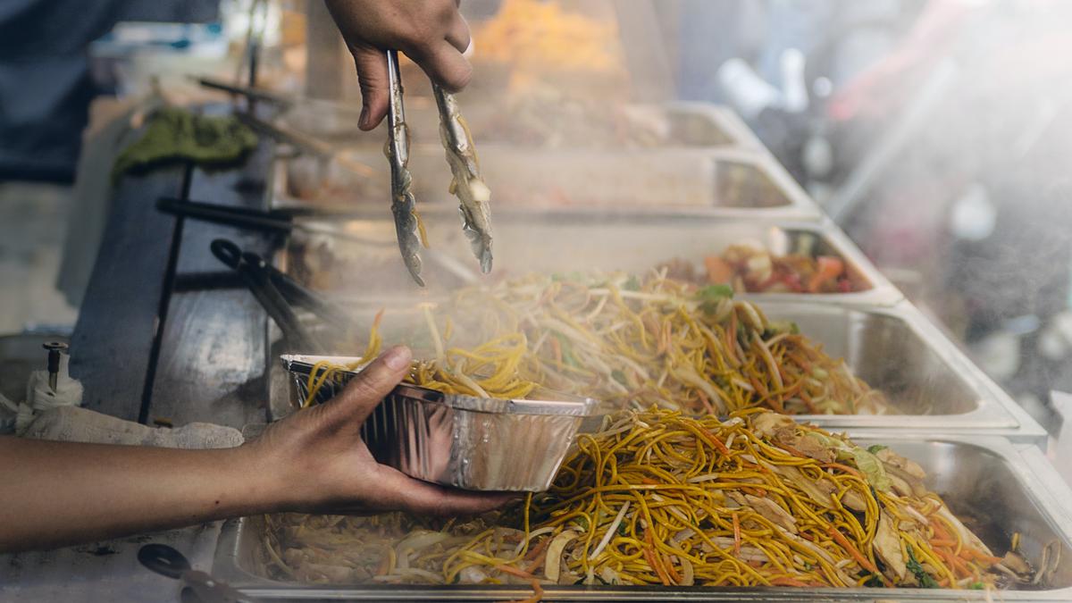 Wisata Rasa Dengan Berburu Makanan Jalanan