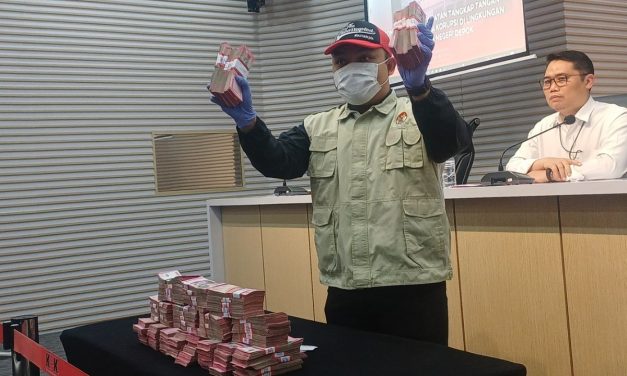 KPK Sasar PN Depok, 3 Di Tangkap, Duit Ratusan Juta Di sita