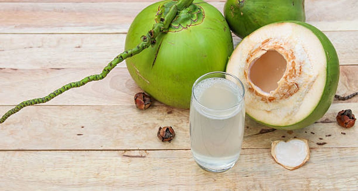 Minuman Air Kelapa Sangat Alami Dan Penuh Manfaat