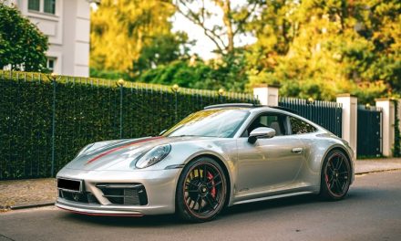 Porsche Carrera Mobil Sport Idaman Karena Desain Dinamis