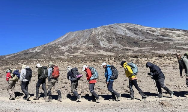 Menaklukkan Puncak Gunung Kilimanjaro Titik Tertinggi Afrika
