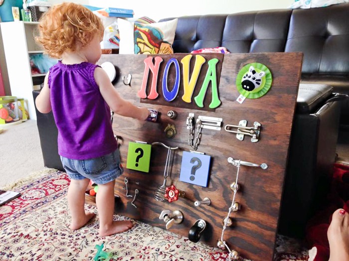 Busy Board Untuk Stimulasi Motorik Halus Anak