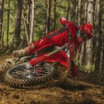 Motor Trail Dalam Penggunaan Menyusuri Alam