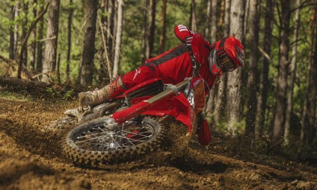 Motor Trail Dalam Penggunaan Menyusuri Alam