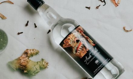 Arak Bali, Mengenal Lebih Dalam Minuman Khas Pulau Dewata Ini